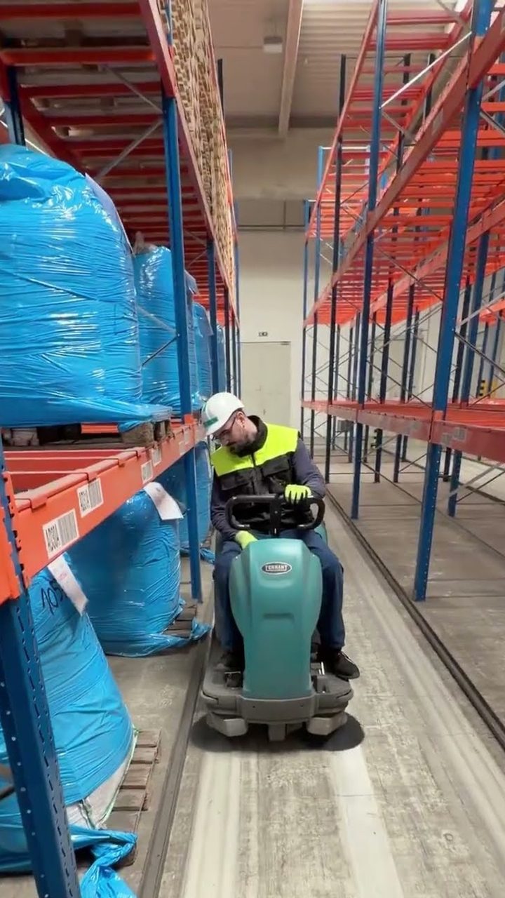 Zametací stroj Tennant S680 v sklade